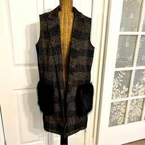 Zara plaid Vest Overcoat with lapel neck and faux fur pockets, size S